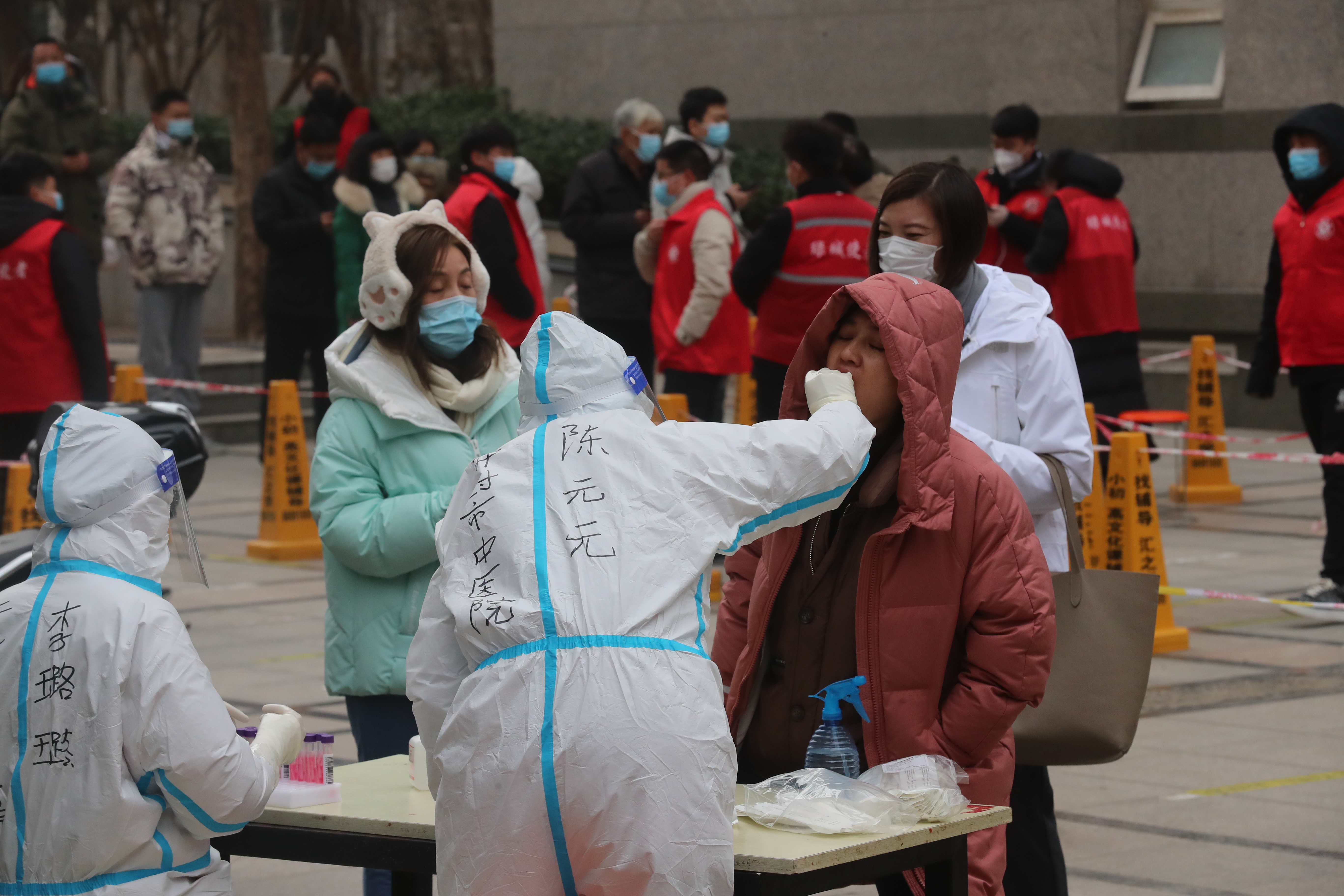 六小时千万人郑州全员核酸检测背后的速度与温情