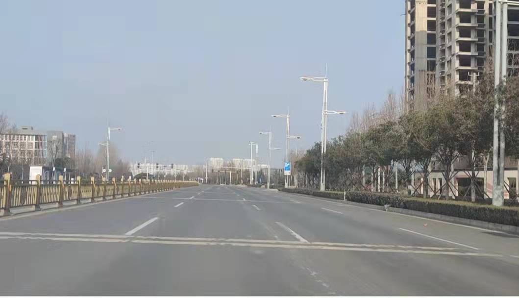 记者实地探访汤阴县城：街头空无人烟 居民排队做核酸保持距离