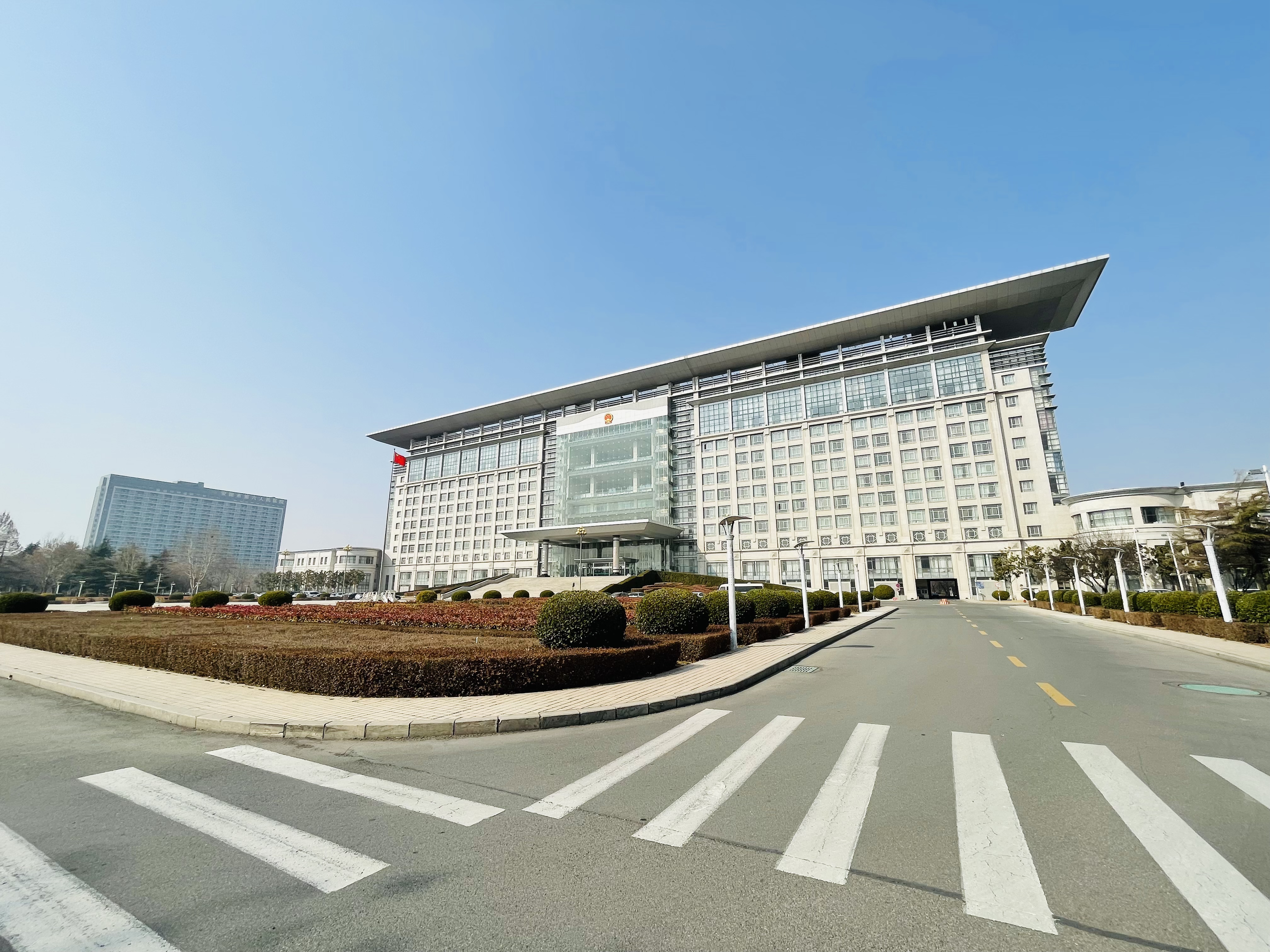 点赞安阳市委市政府大院周末向市民开放