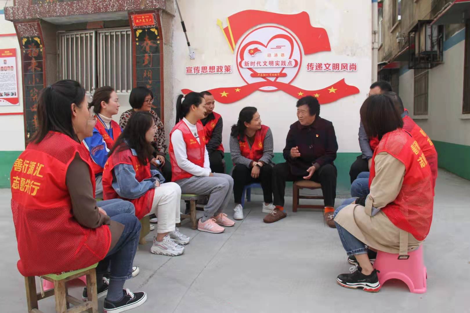 5467336280571762 新时代文明实践点开展讲党史活动.jpg