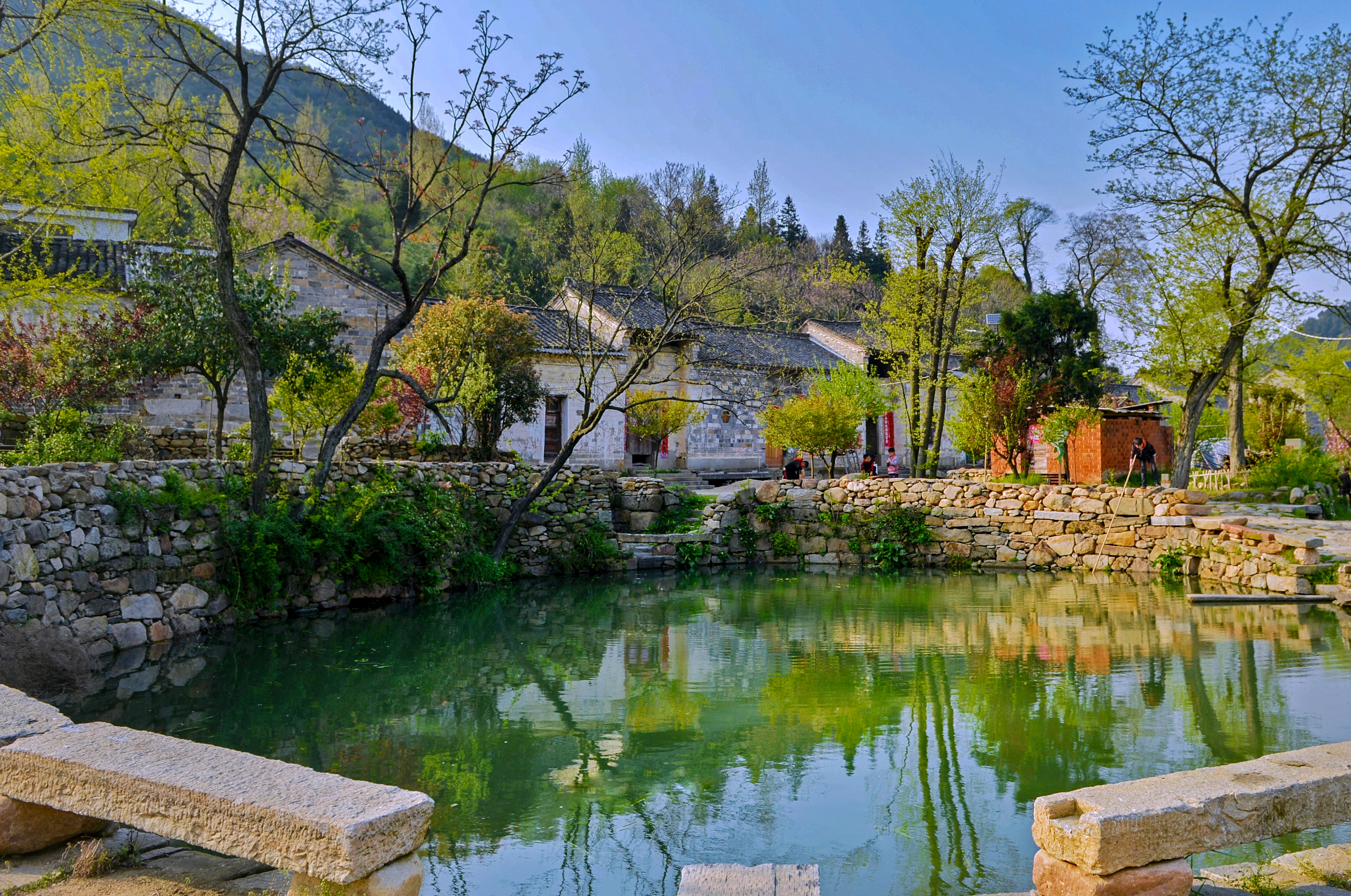"大别山干部学院毛铺校区","白云艺栈"乡村美术馆,"新县雄关古寨展览