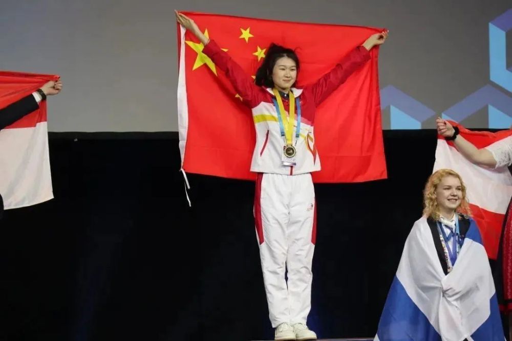 央媒觀豫丨00后河南打工妹問鼎世界冠軍，還成了學校最年輕的教師