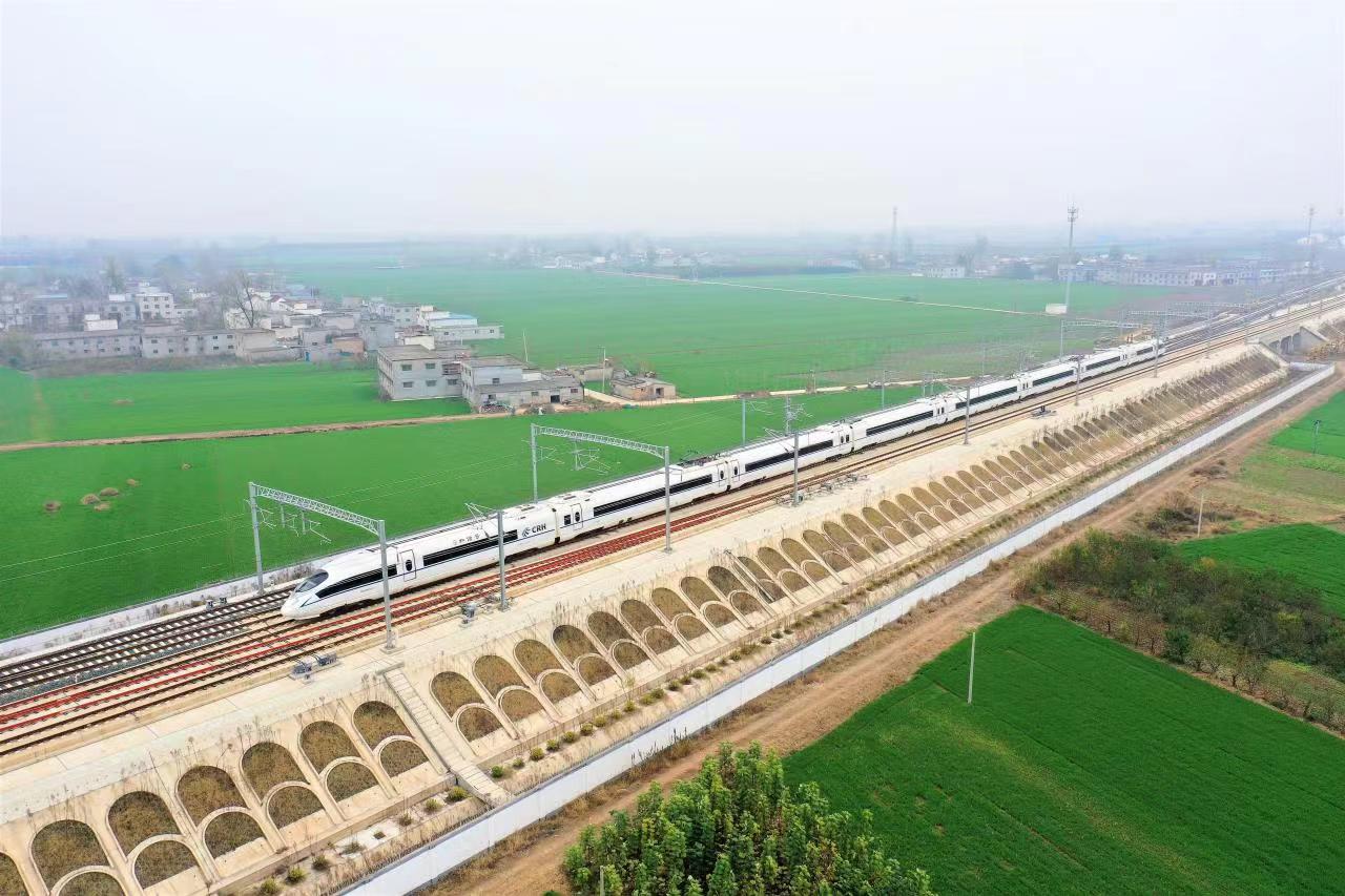 4月上旬 郑州铁路47趟高铁运力增加一倍 