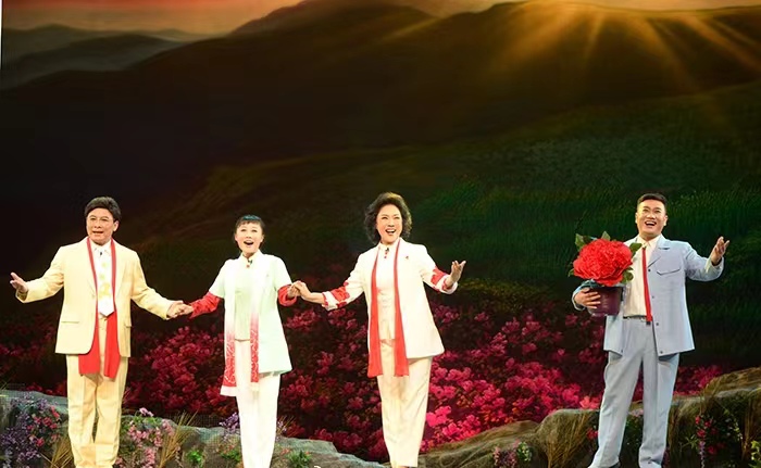 豫剧节丨黄河岸边盛开“中国红”