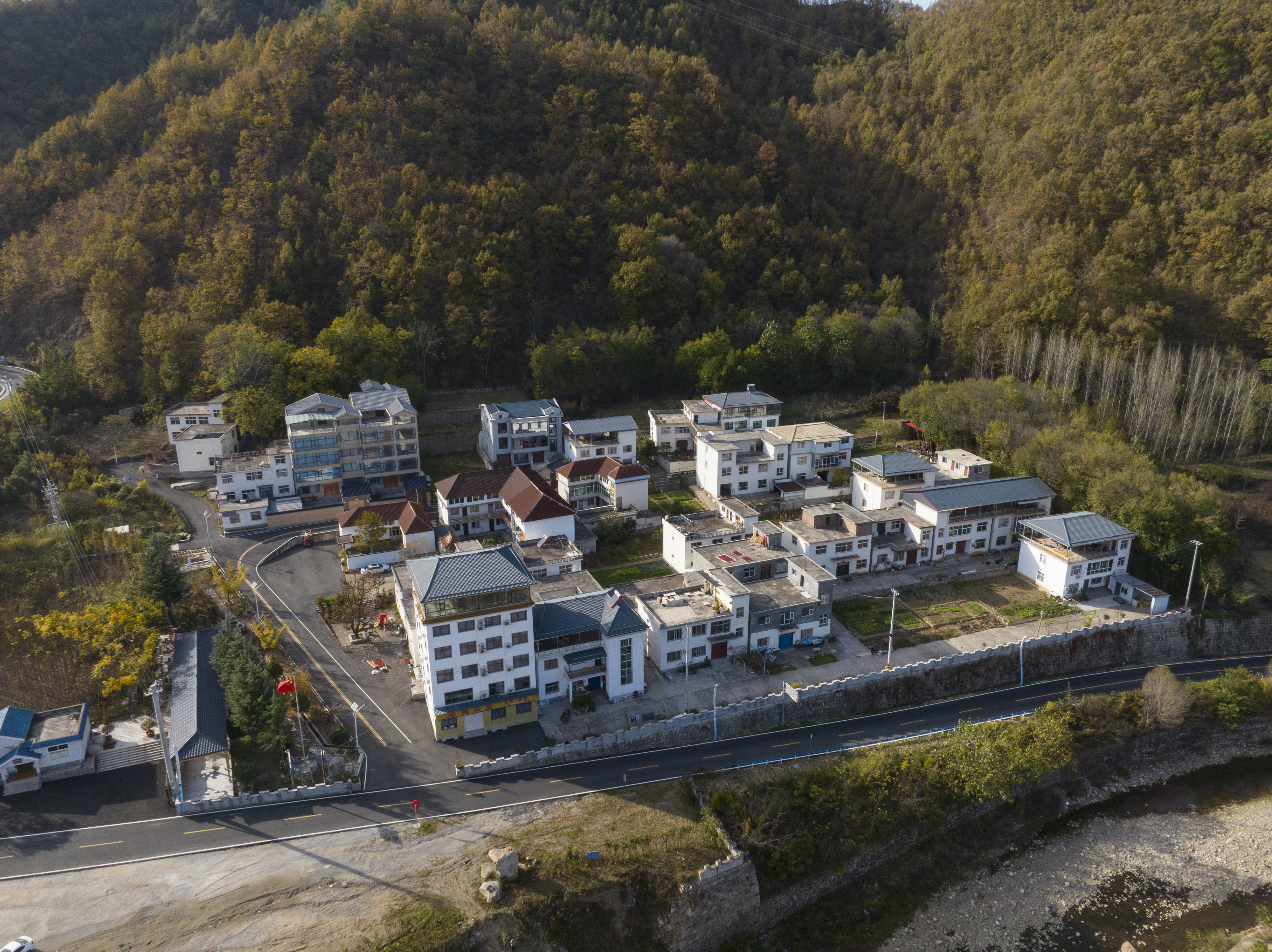 乡村行·看振兴 再向三山行·伏牛山采风①｜“高冷”村的冰雪奇缘