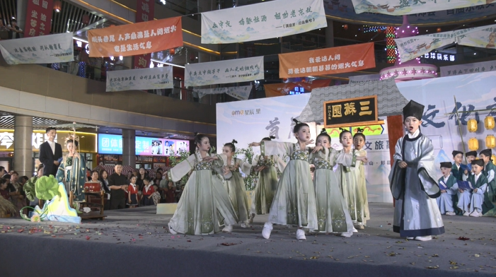 开幕现场孩子们的表演.png