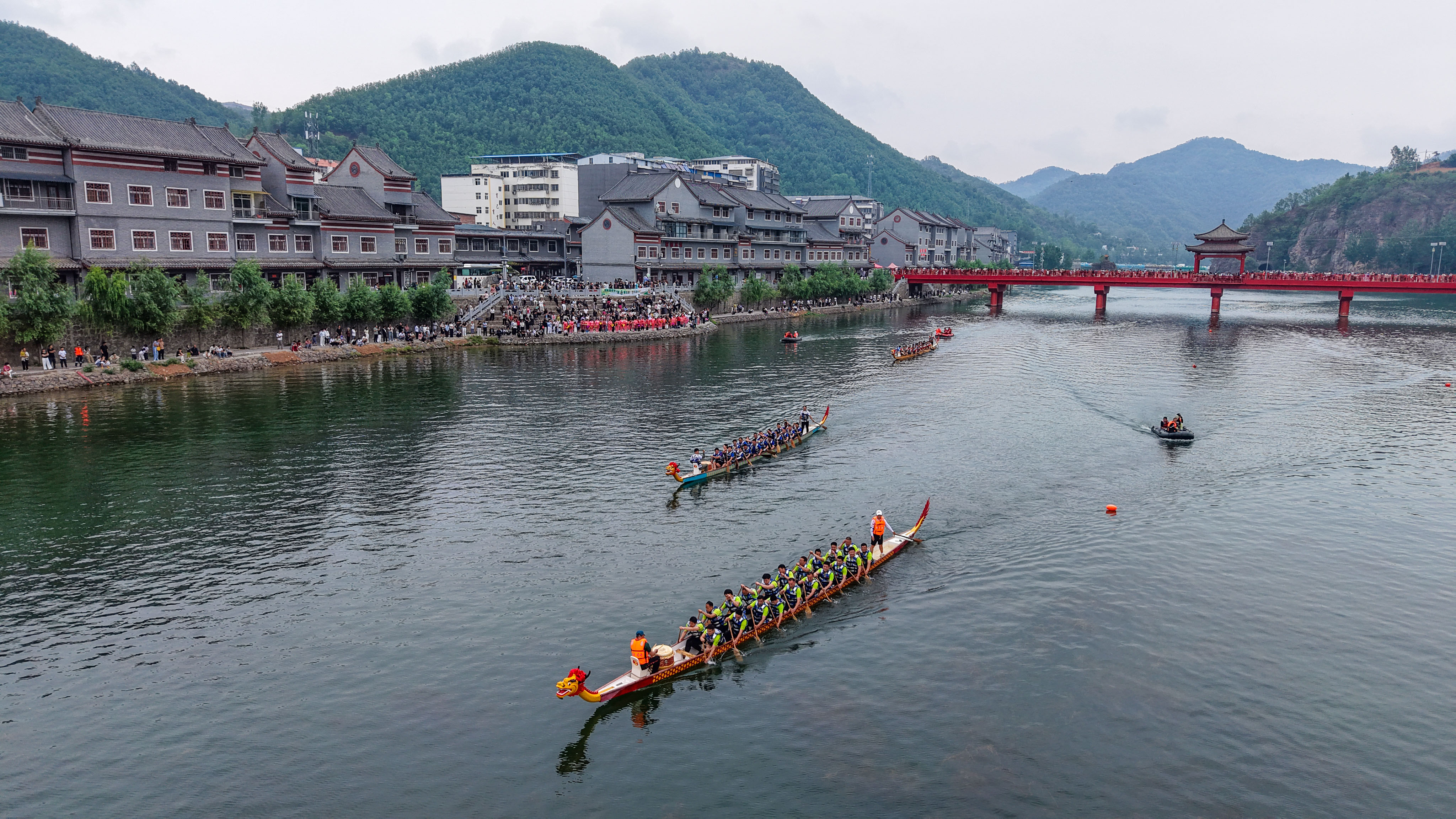 5月31日，嵩县黄庄乡北汝河水域，龙舟竞演活动正在进行 赵明辰摄 (2).jpg