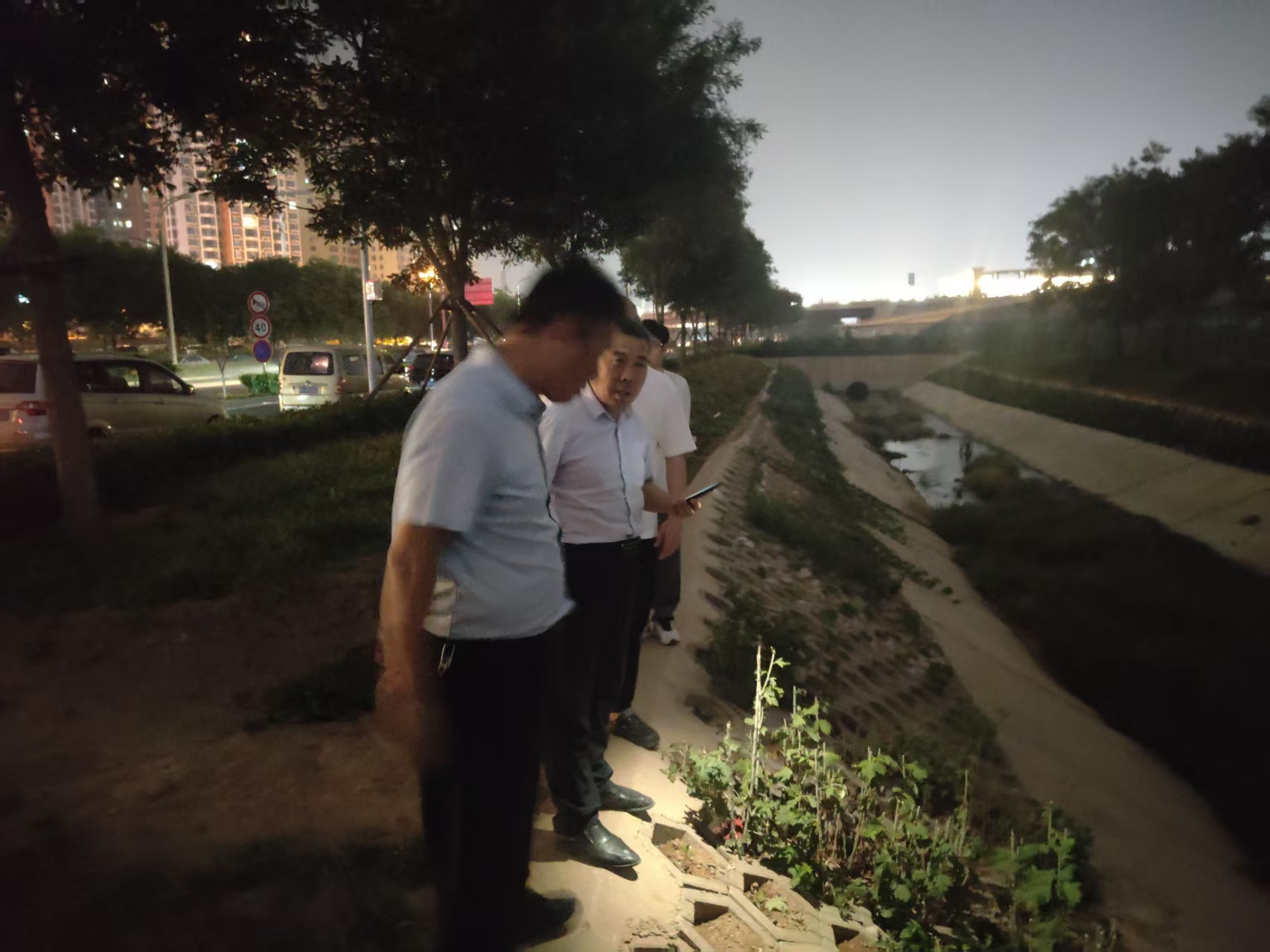 端午节“不打烊” 焦作城管做好粽香里的守护者