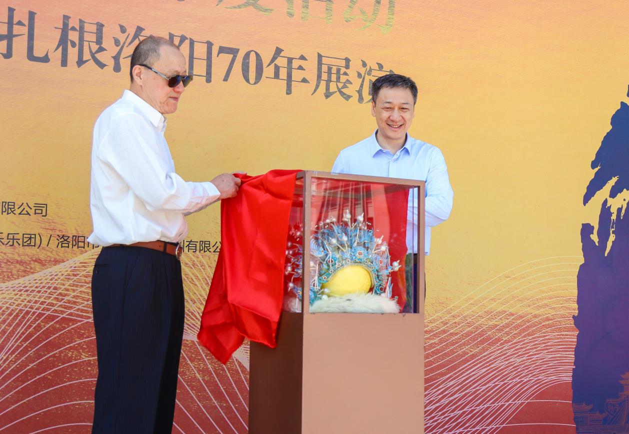 马金凤大剧院揭牌