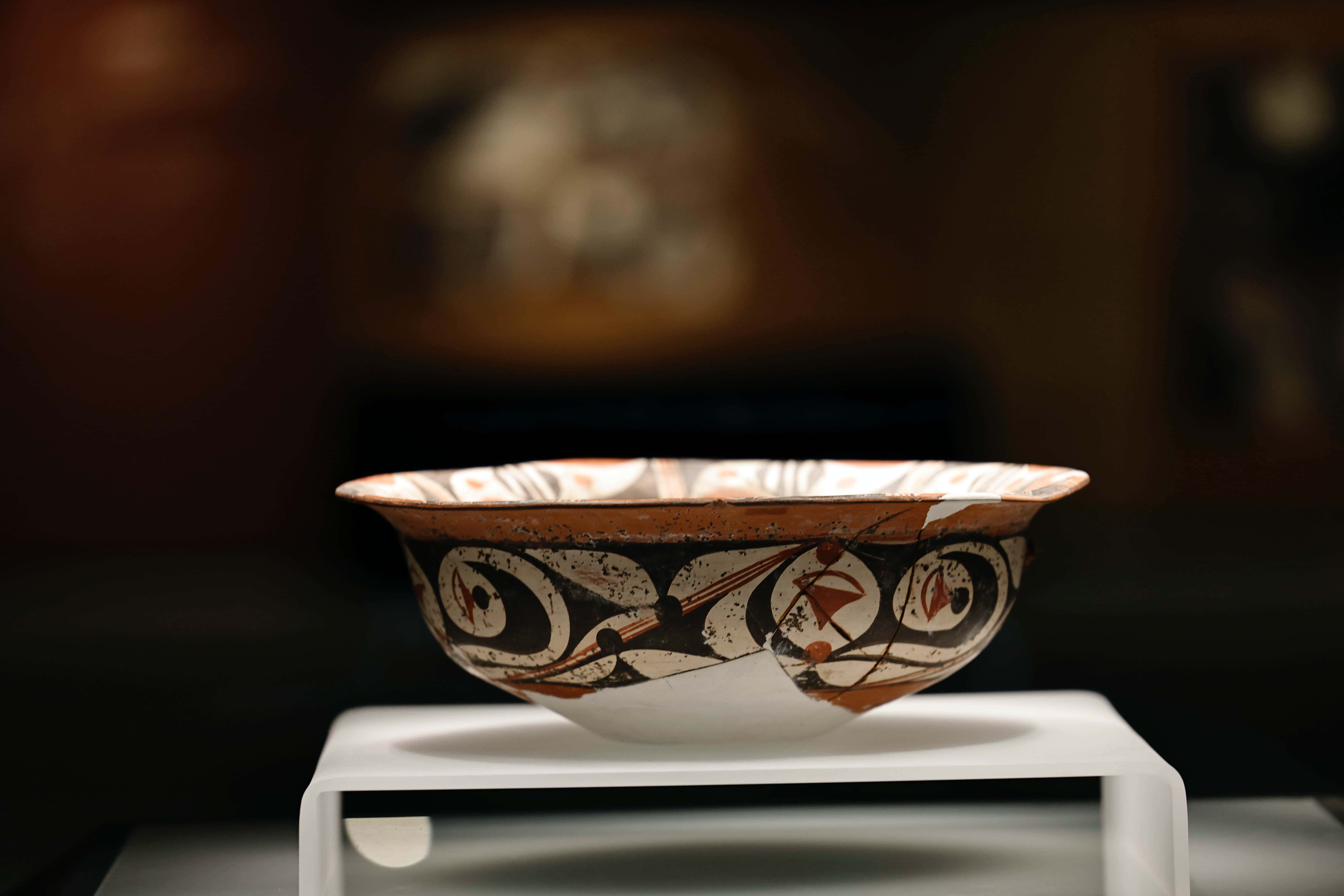 大河村白衣彩陶盆 (2).jpg