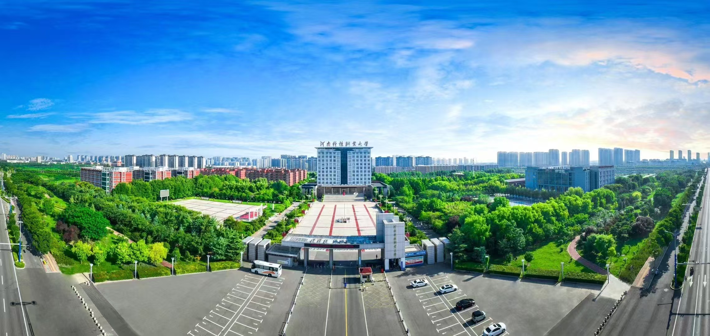 学校南门1.jpg