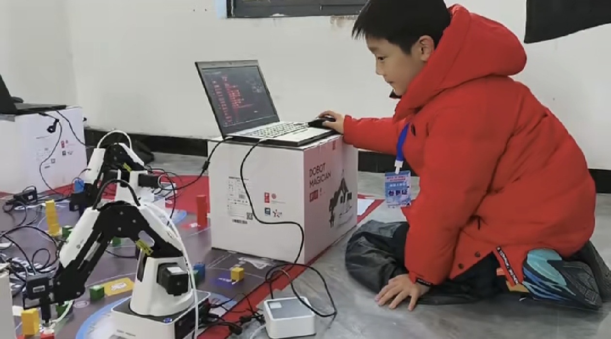 解放區(qū)：700余名青少年科創(chuàng)逐夢