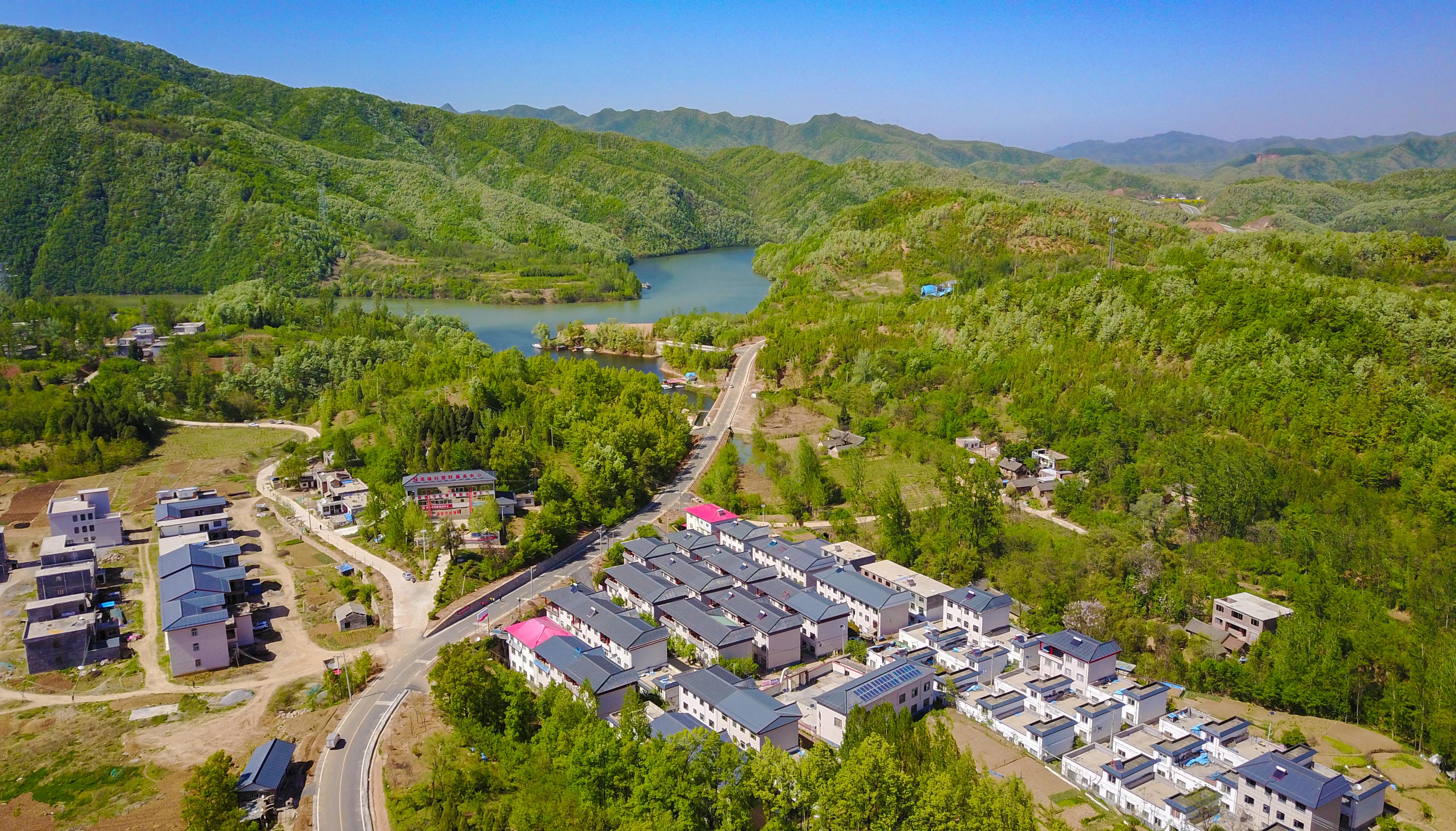 8499949355183504 欒川縣廟子鎮(zhèn)英雄村山水風(fēng)光秀麗魯博攝.jpg