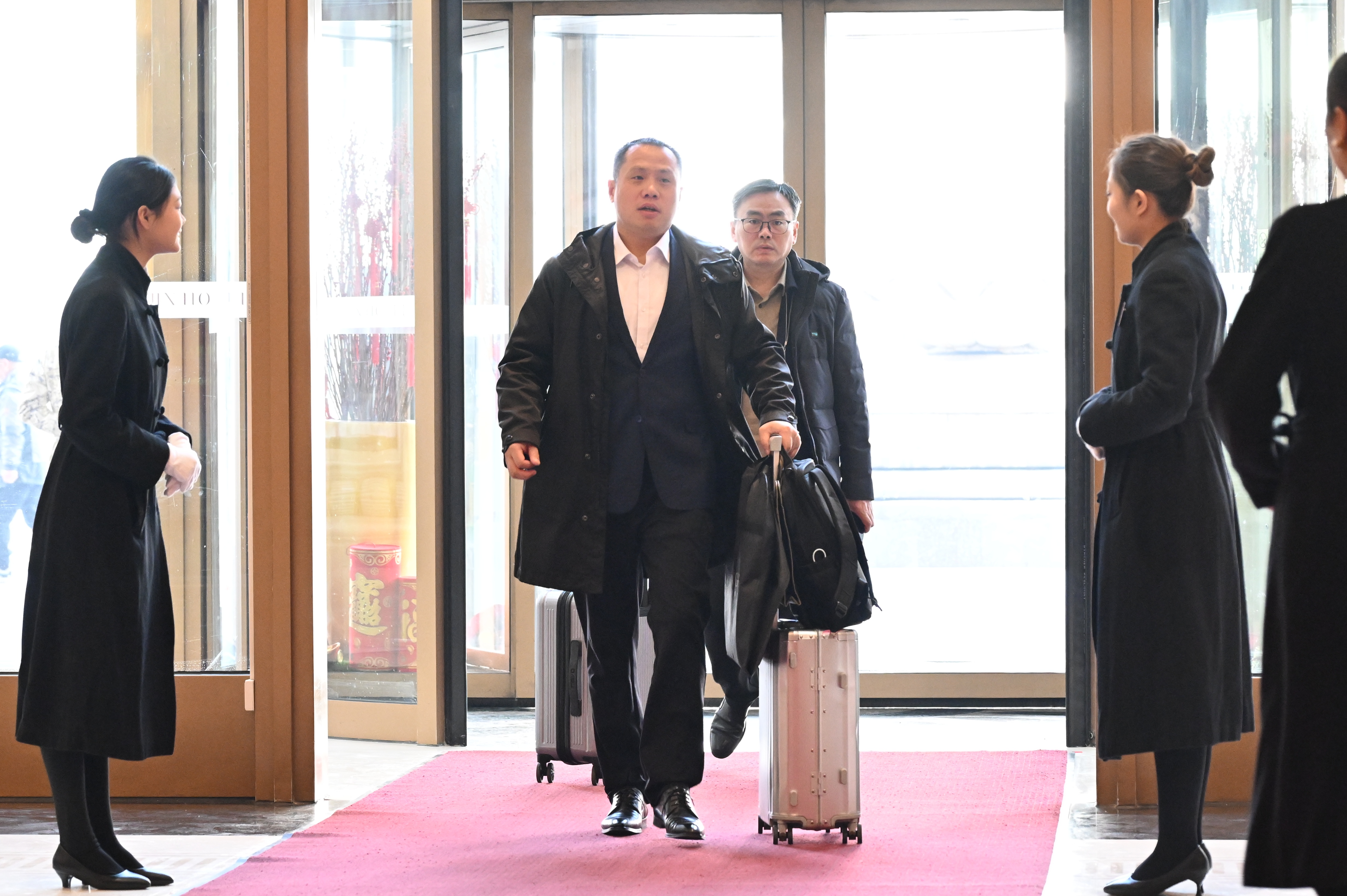 出席省十四届人大四次会议的人大代表报到