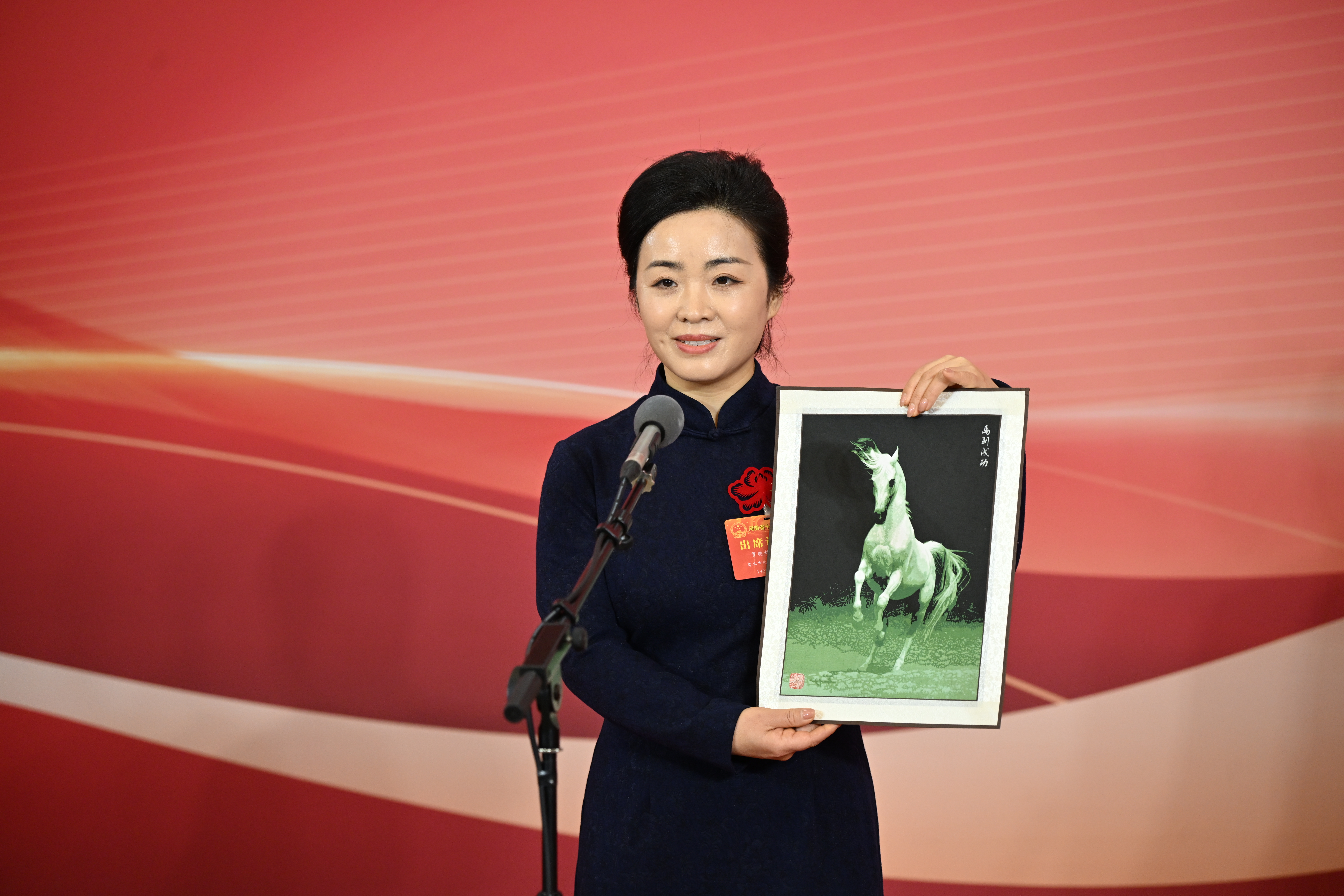 代表通道| “讓非遺成為弘揚(yáng)中華優(yōu)秀傳統(tǒng)文化的‘中國名片’?！薄∪舜蟠碣Z艷梅