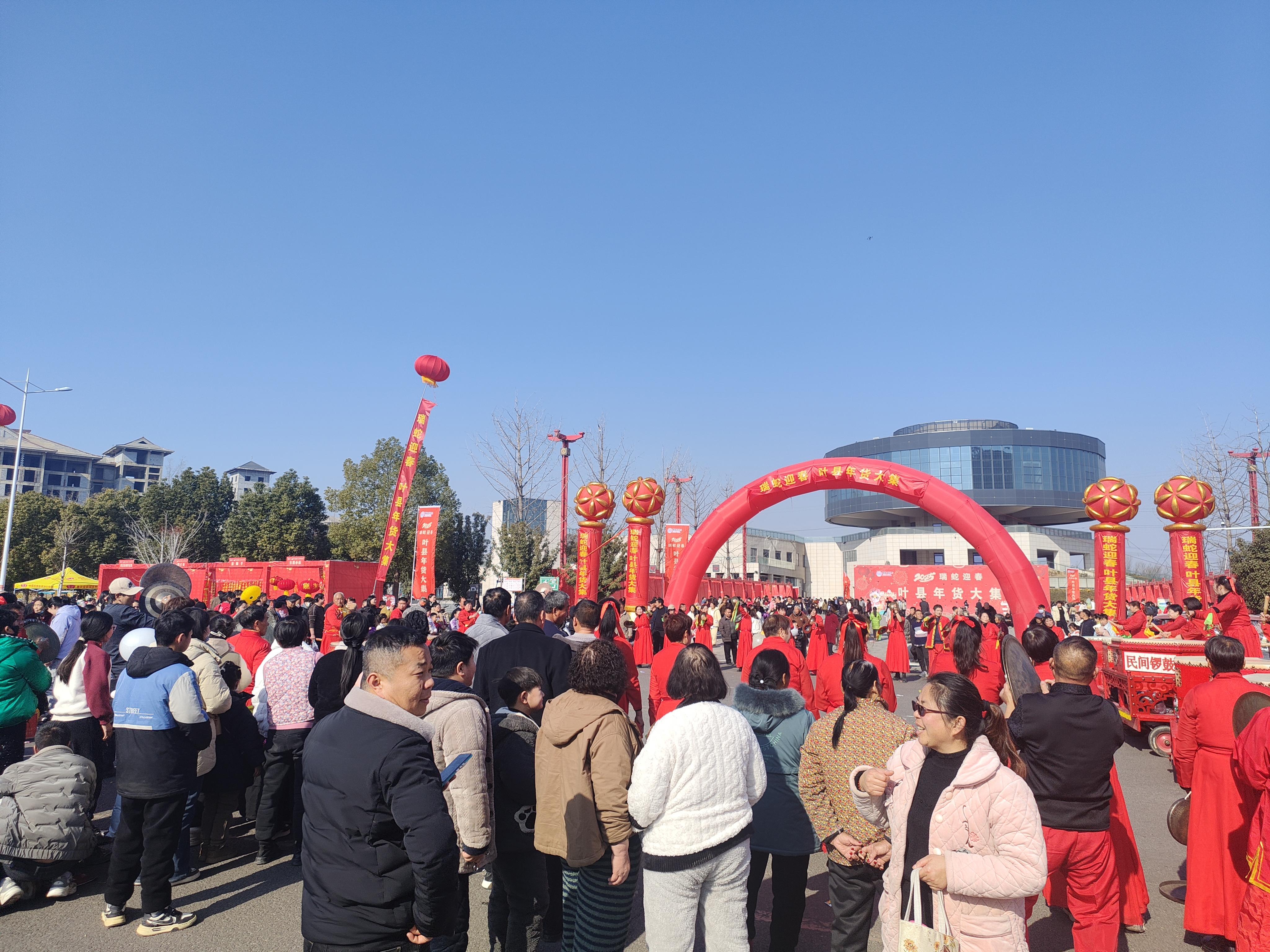 9801875216390294 年货大集开幕.jpg