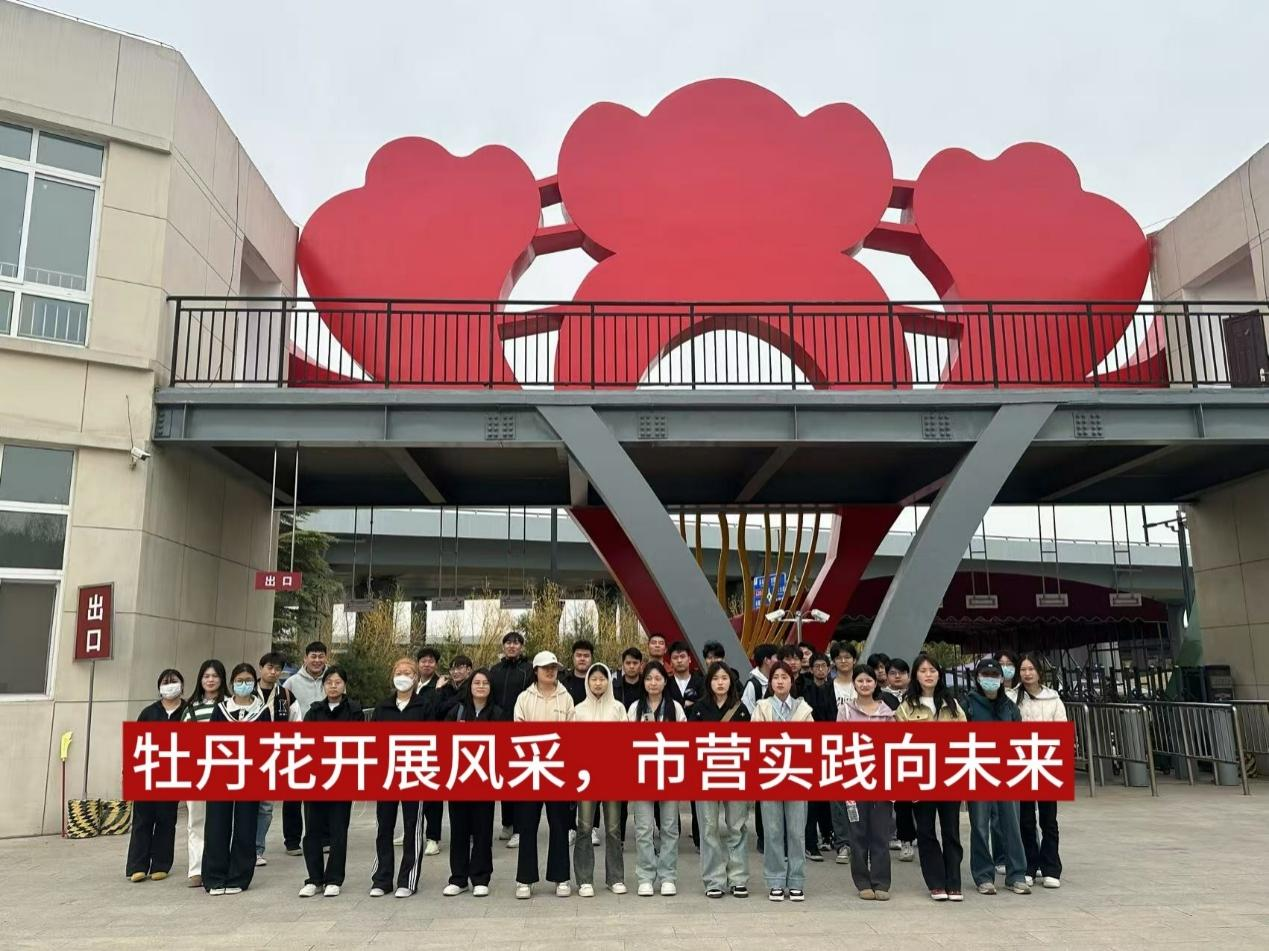 【河南日报客户端】河南林业职业学院：百名学生助力第43届中国洛阳牡丹文化节