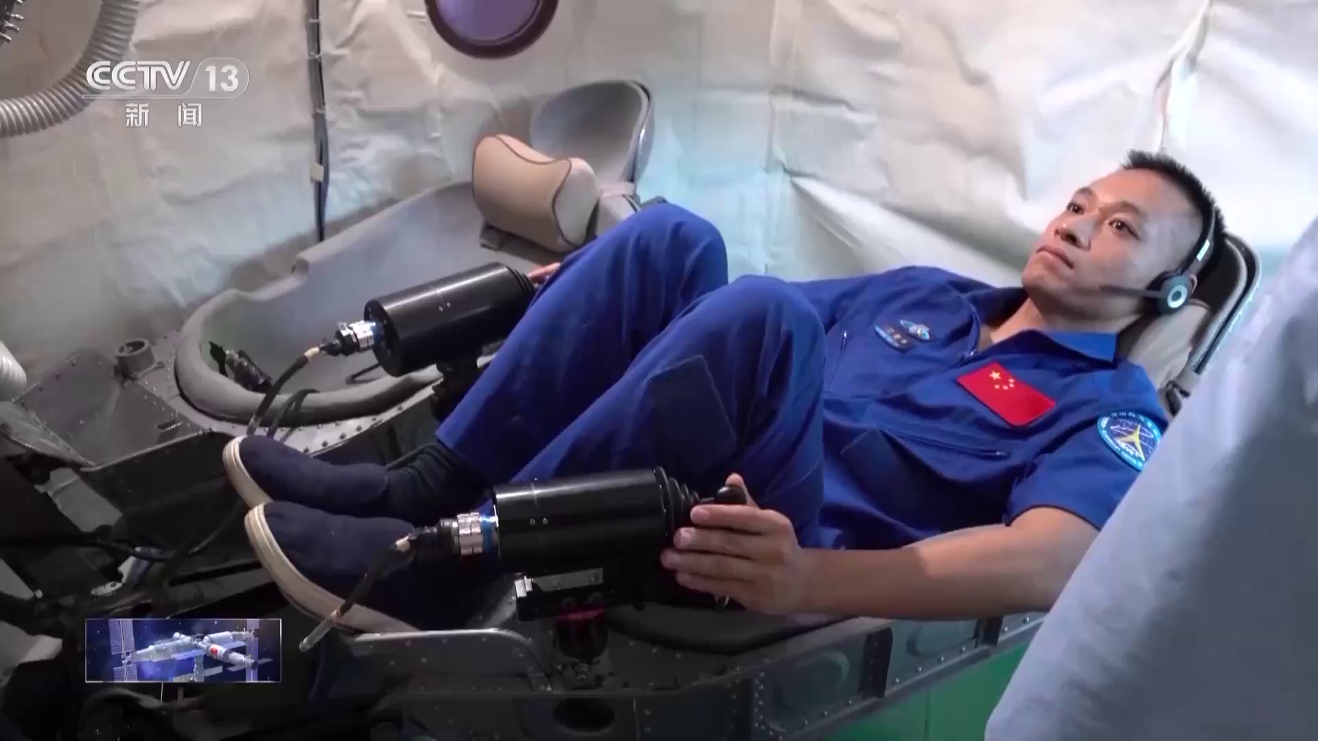 战机这次他将和汤洪波唐胜杰一起搭乘神舟十七号前往中国空间站江新林